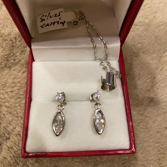 Silver earrings with chain decor - Picture 3 of 3